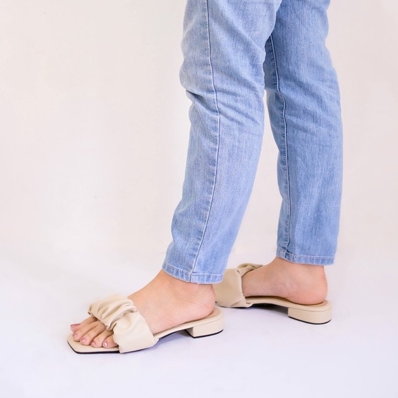 Mica Low Heels - Picture 3 of 4